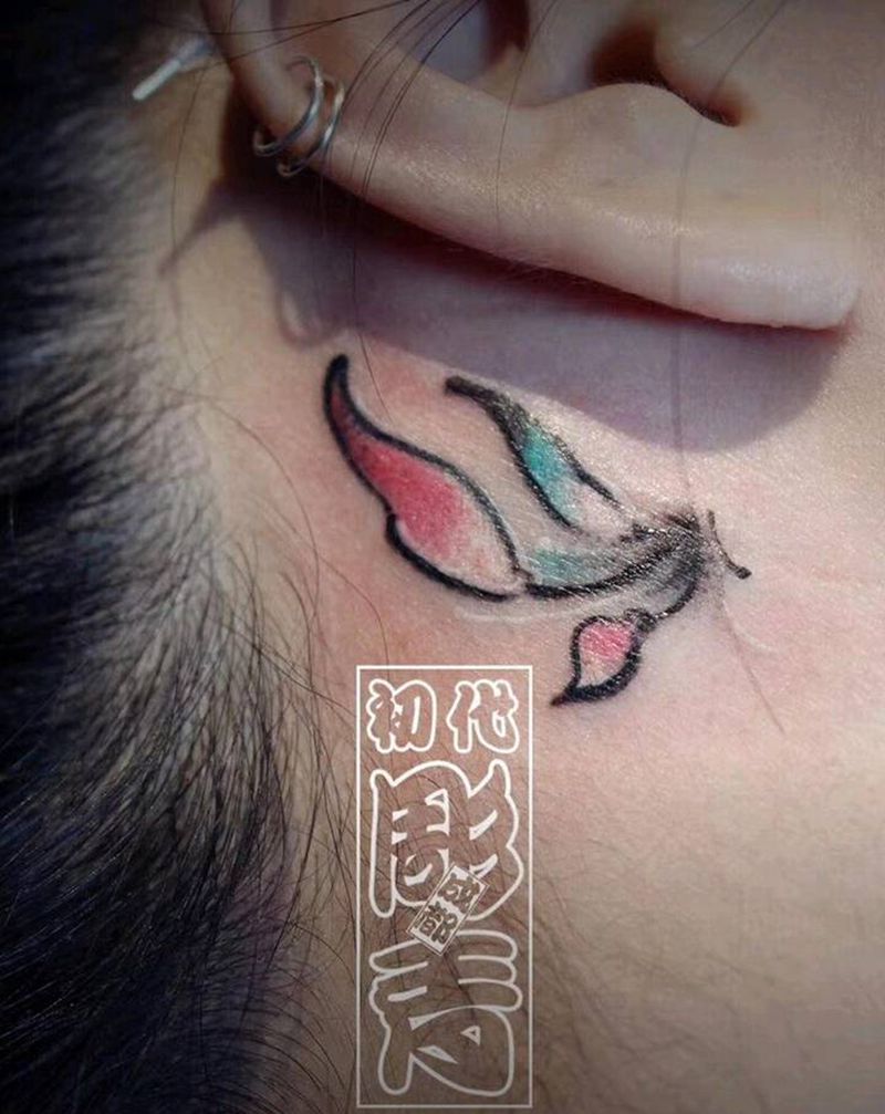 耳背清新纹身图片_颈部纹身图案