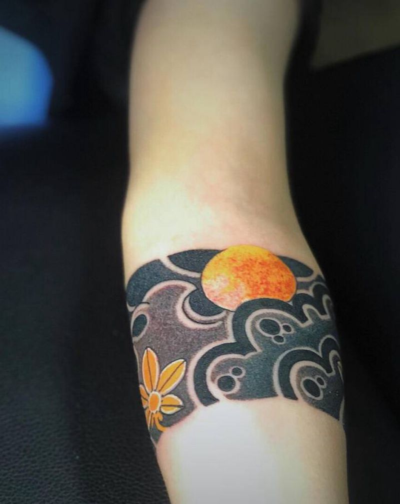 彫青定制手环纹身图片_手臂老传统纹身图案