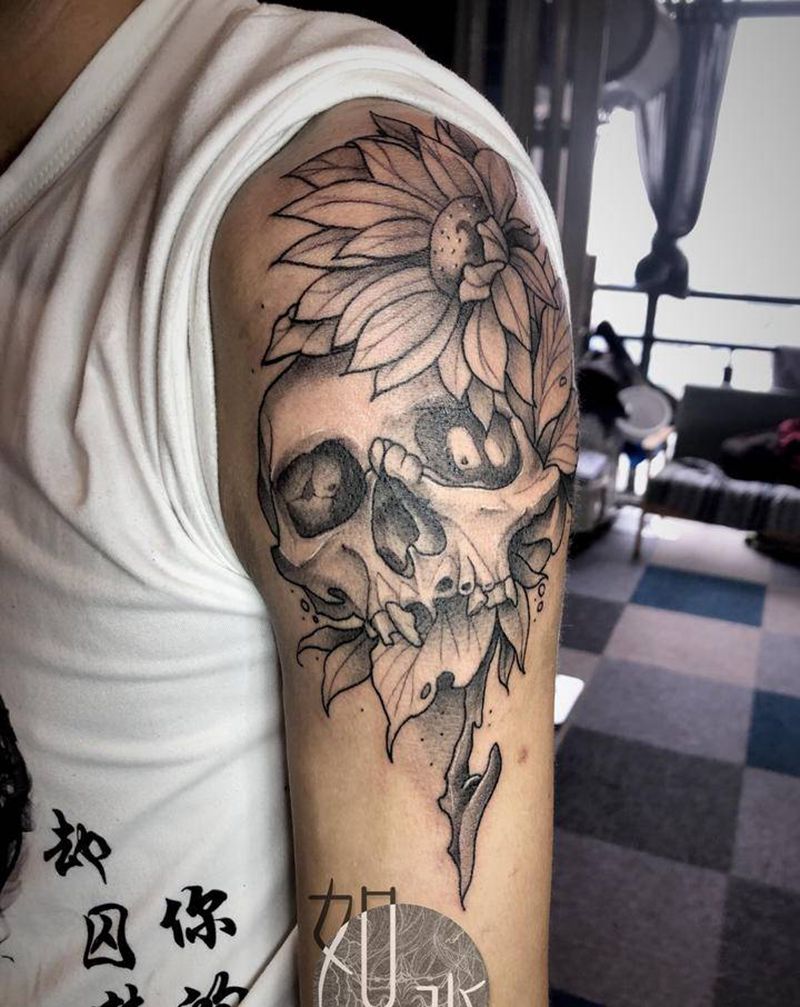 骷髅与花纹身图片_手臂新传统纹身图案
