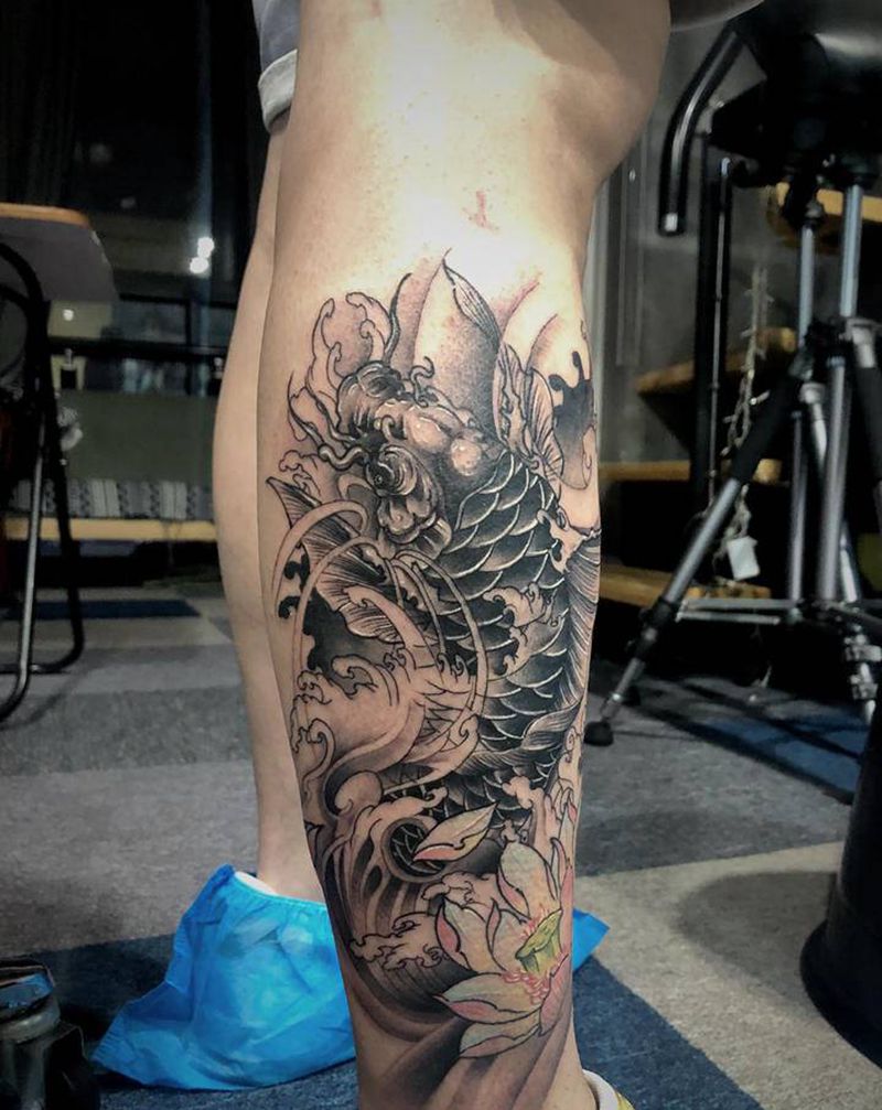 锦鲤纹身图片_腿部新传统纹身图案