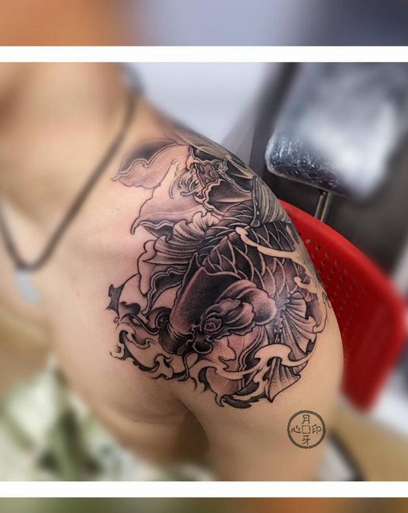 鱼纹身图片_肩部手臂老传统鱼传统鱼纹身图案