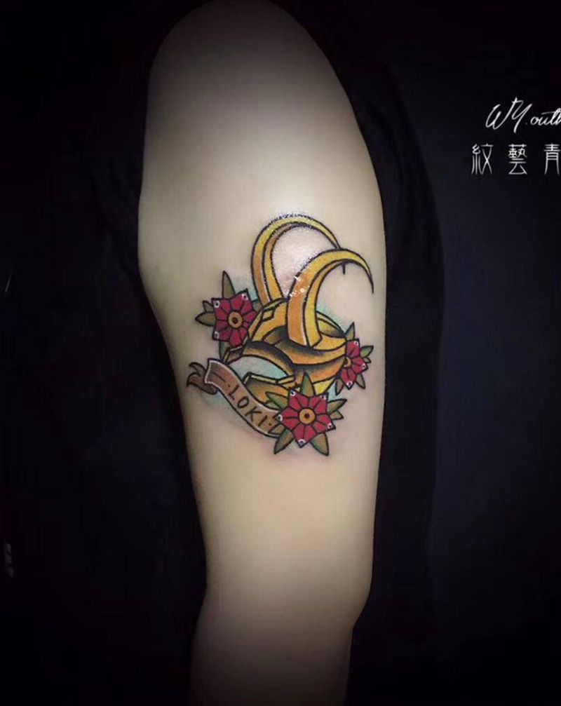 金头盔甲纹身图片_手臂Old School原创纹身图案