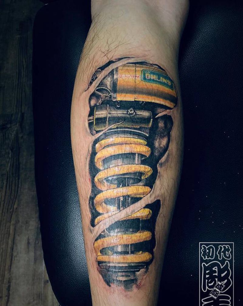 避震一根纹身图片_腿部纹身图案