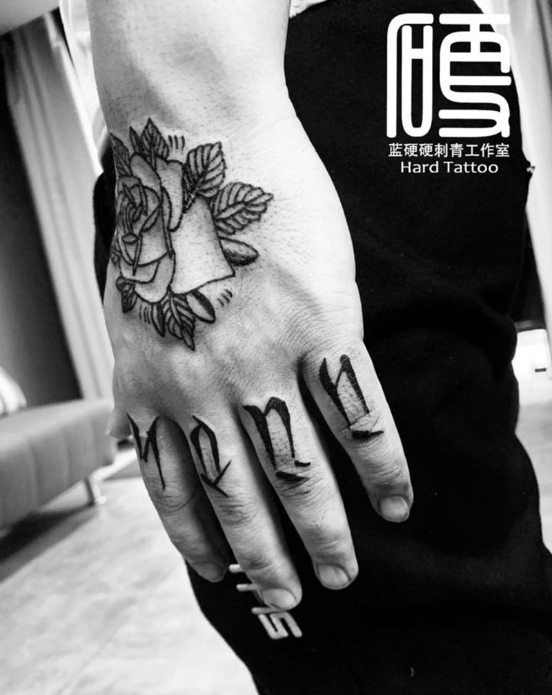 花手纹身图片_手部纹身图案