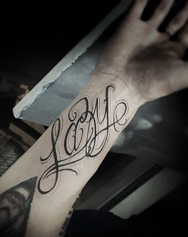 lettering纹身图片_手部花体字纹身图案