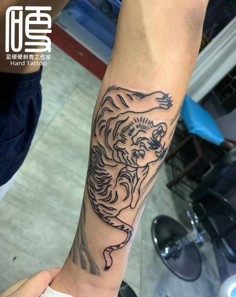 老虎纹身图片_手臂纹身图案