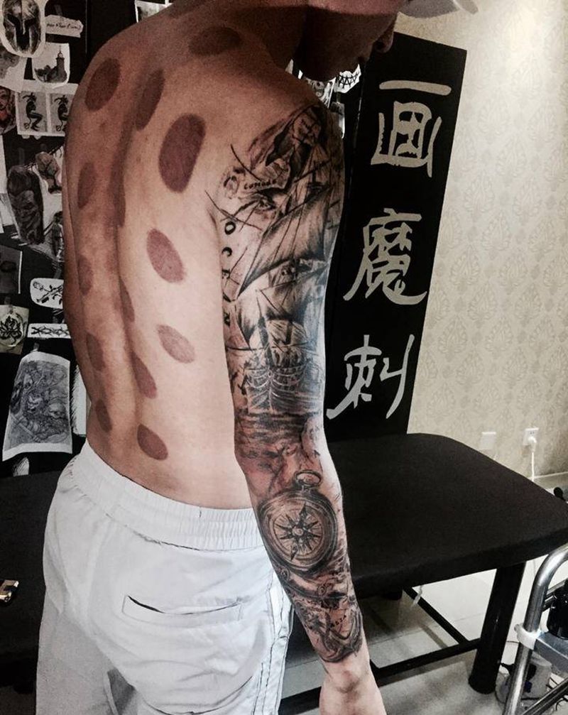 航海时代花臂纹身图片_欧美写实纹身图案