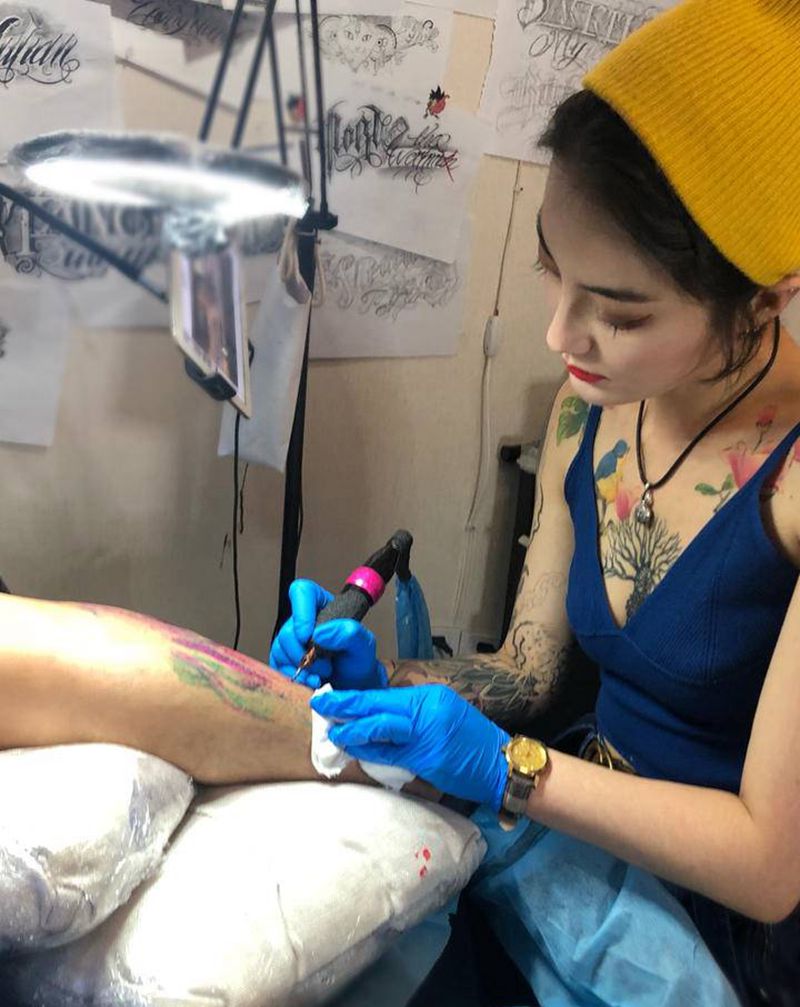 马➕花体✍️纹身图片_腿部花体字欧美写实纹身图案