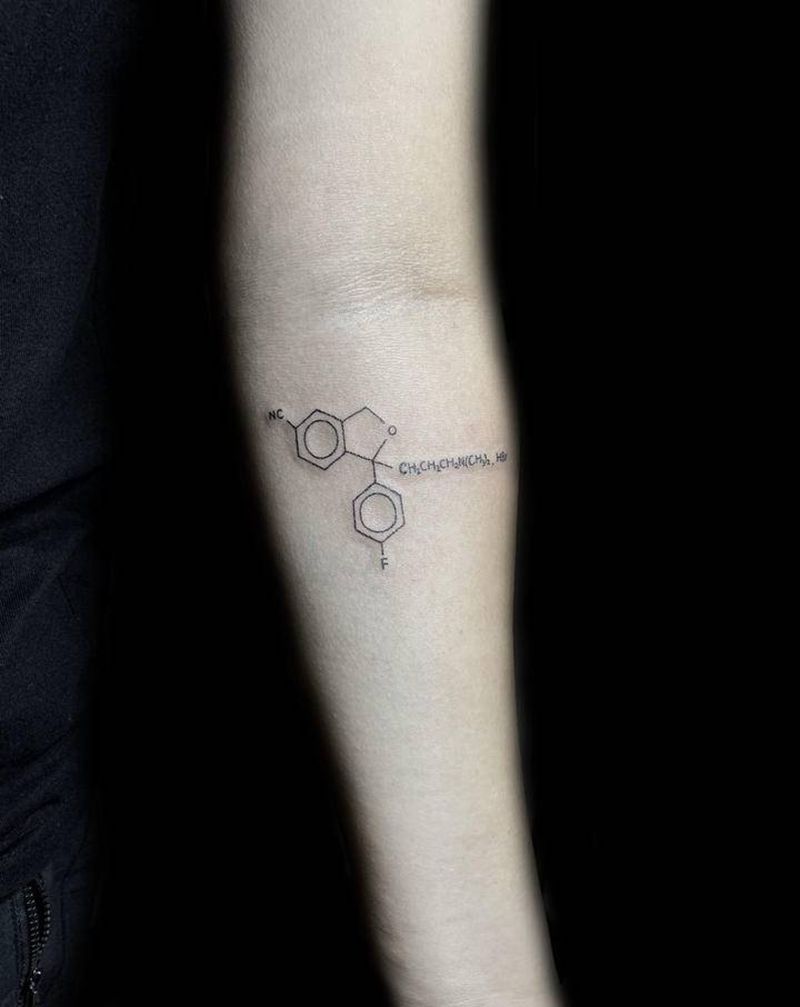 分子式纹身图片_手臂几何清新分子式纹身图案