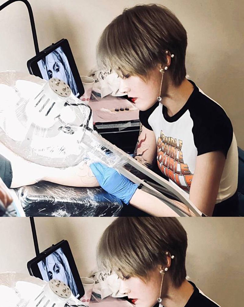 工作照纹身图片_臀部欧美写实花体字纹身图案