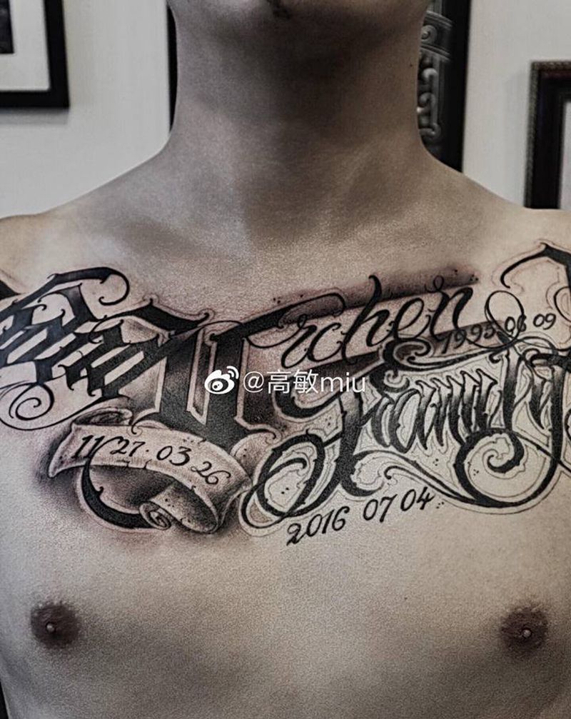 花胸纹身图片_胸部欧美写实花体字纹身图案