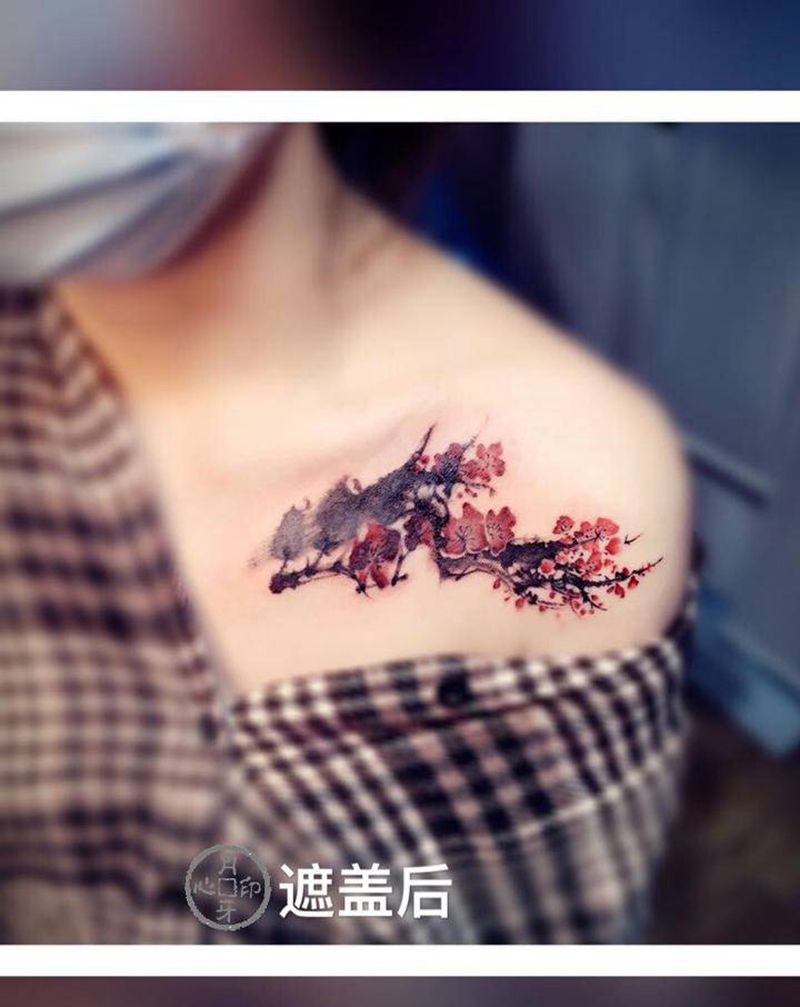 遮盖旧纹身纹身图片_肩部胸部水墨梅花锁骨遮盖纹身图案