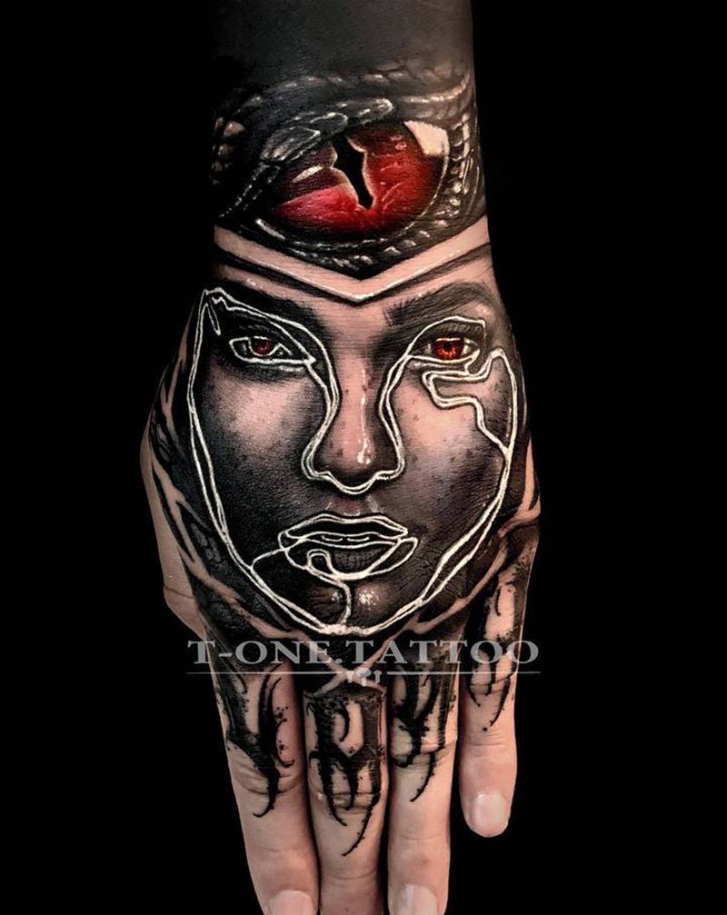 T-one.tattoo纹身图片_手部欧美写实花体字暗黑纹身图案