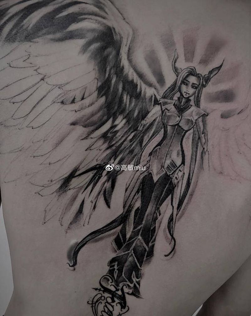 天使翅膀纹身图片_背部欧美写实花体字纹身图案