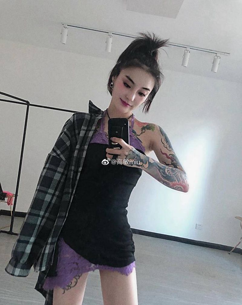 近期手绘纹身图片_手臂花体字欧美写实纹身图案