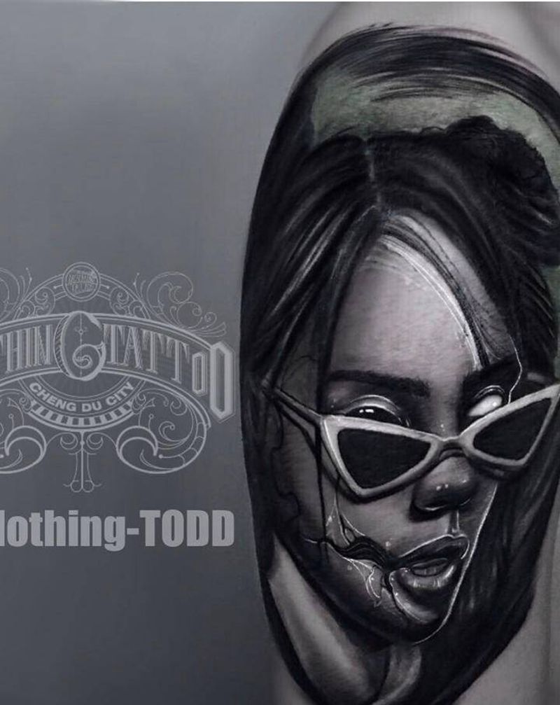 Billie   Eilish纹身图片_肩部欧美写实Billie eilish纹身图案