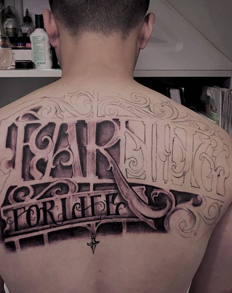 花体✍️未完成纹身图片_背部花体字纹身图案