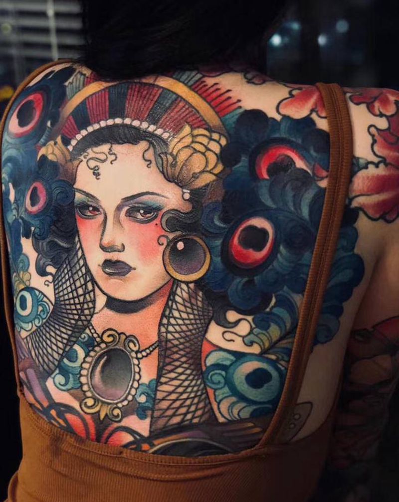 满背纹身图片_背部New School美女纹身图案