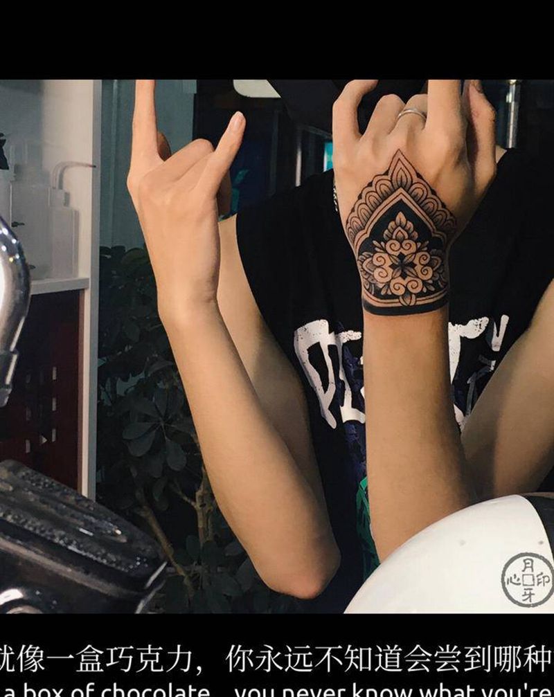 手背纹身纹身图片_手部几何手背纹身图案