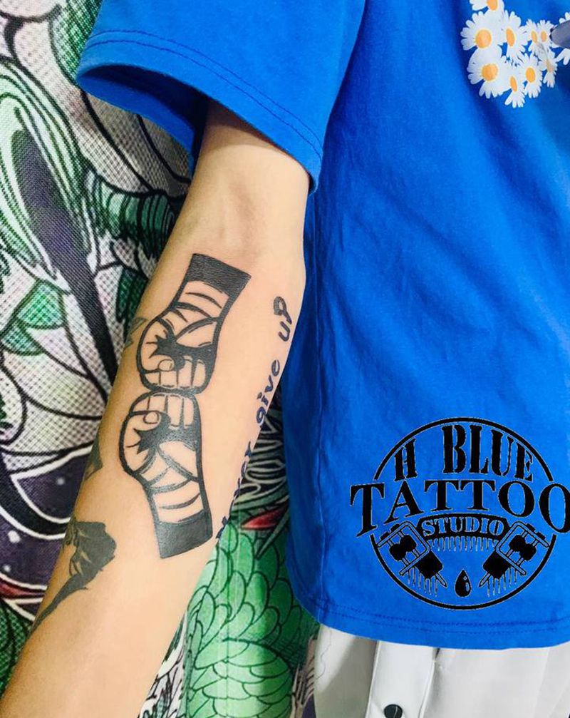 力量对决纹身图片_手臂暗黑纹身图案