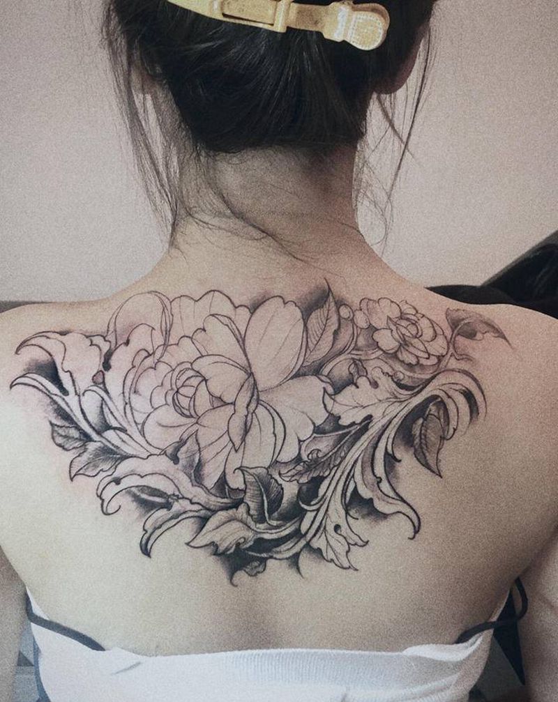 素花纹身图片_背部颈部花体字图腾纹身图案