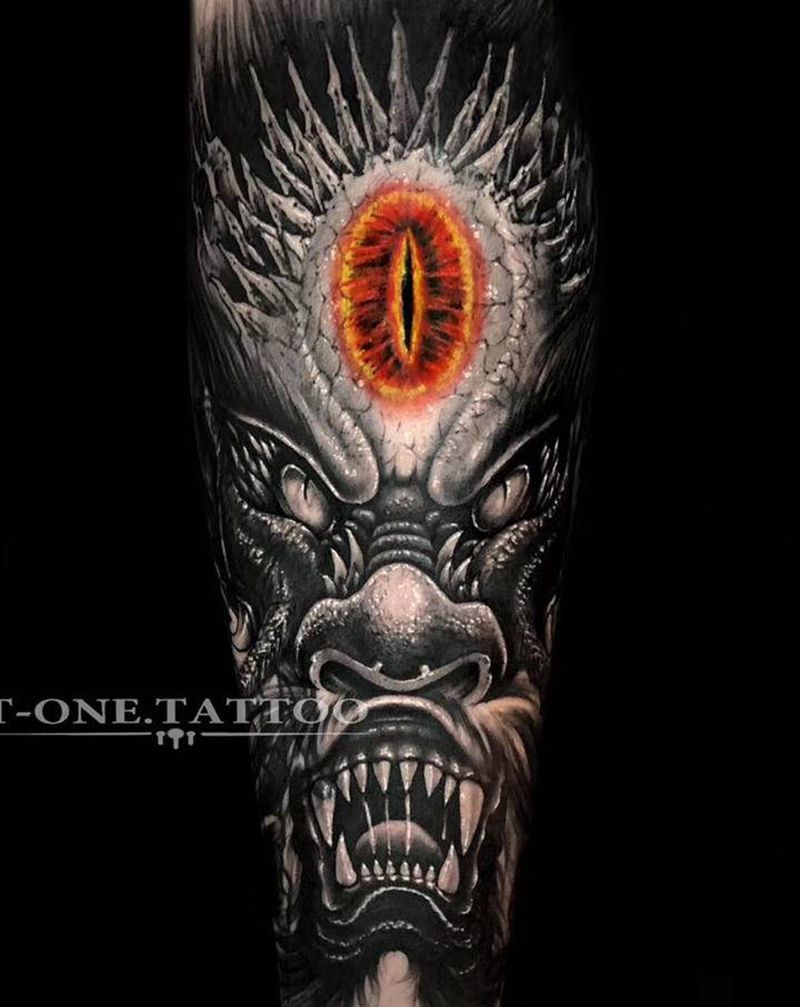 九似纹身图片_腿部欧美写实老传统龍纹身图案