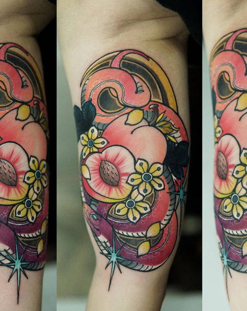 蜜桃与蛇纹身图片_手臂New School蛇水蜜桃纹身图案