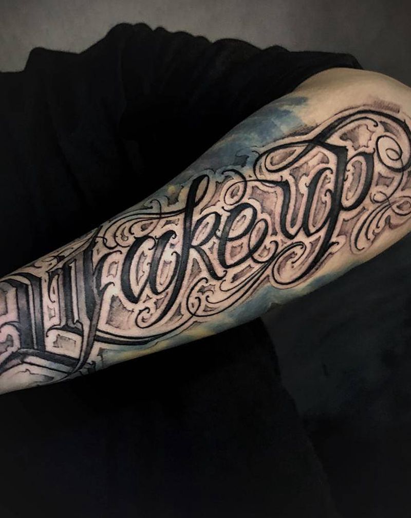 Wake up纹身图片_手臂花体字欧美写实纹身图案