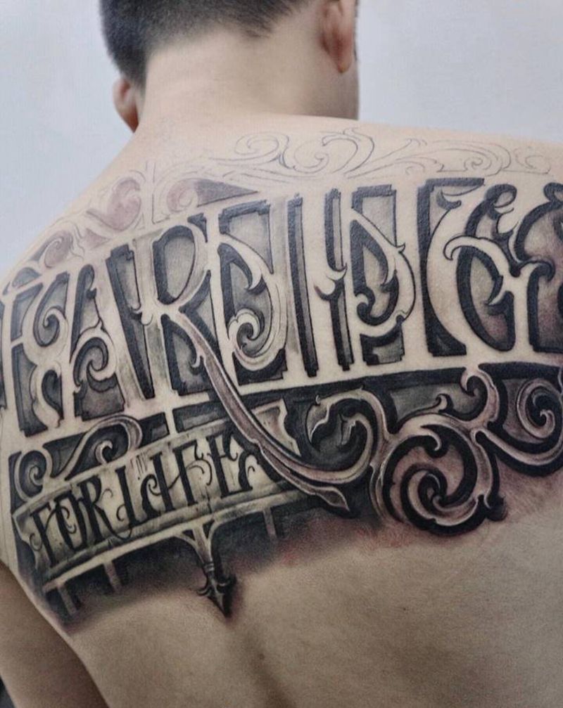 Work纹身图片_背部花体字欧美写实纹身图案