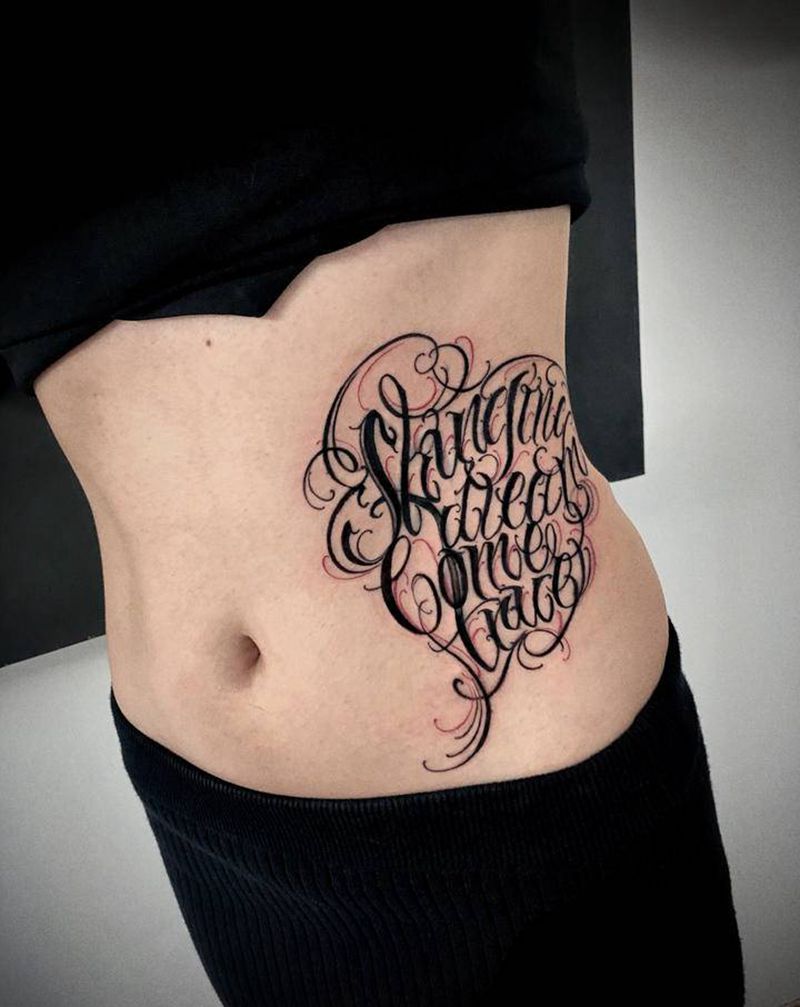 遮盖图腾纹身图片_腹部腰部花体字纹身图案