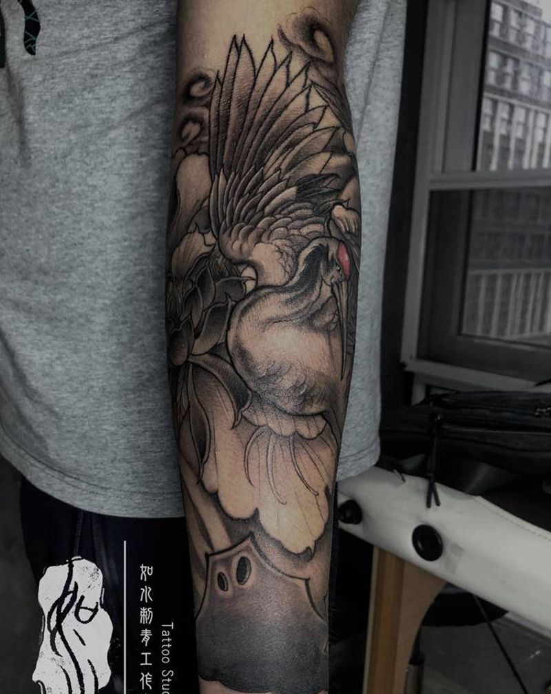 仙鹤配牡丹纹身图片_手臂新传统纹身图案