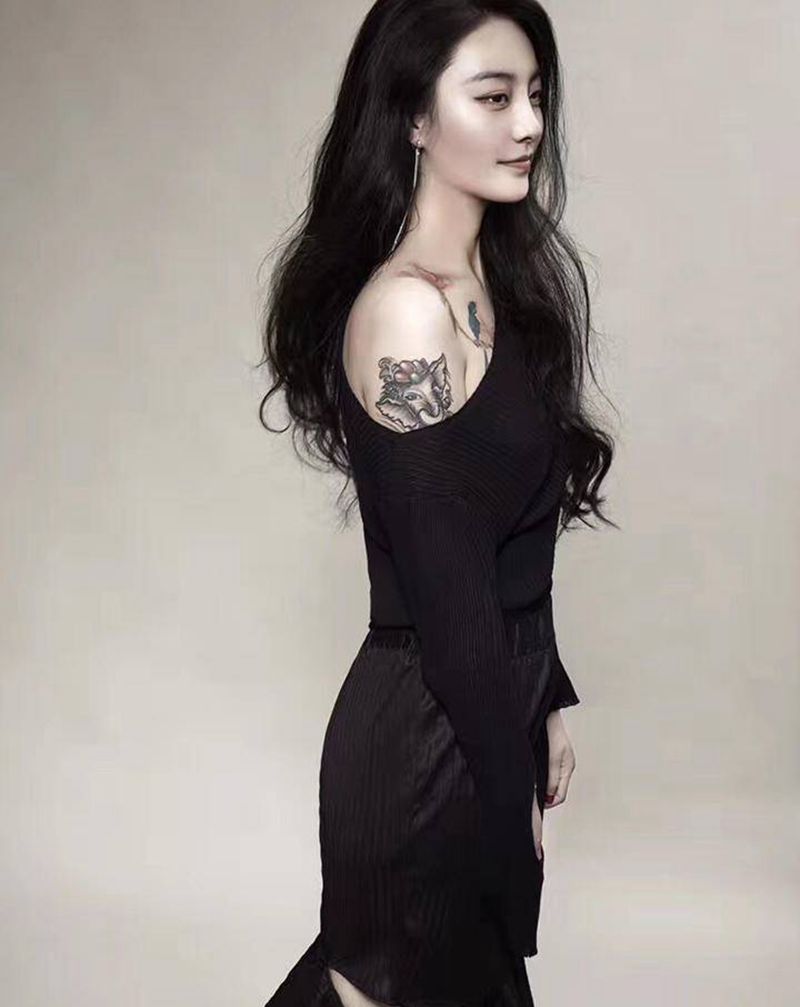 我的肖像和我的爱犬纹身图片_胸部欧美写实纹身图案