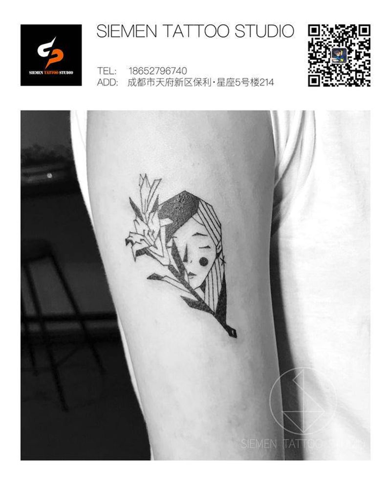 女人+fa纹身图片_手臂几何女人花纹身图案