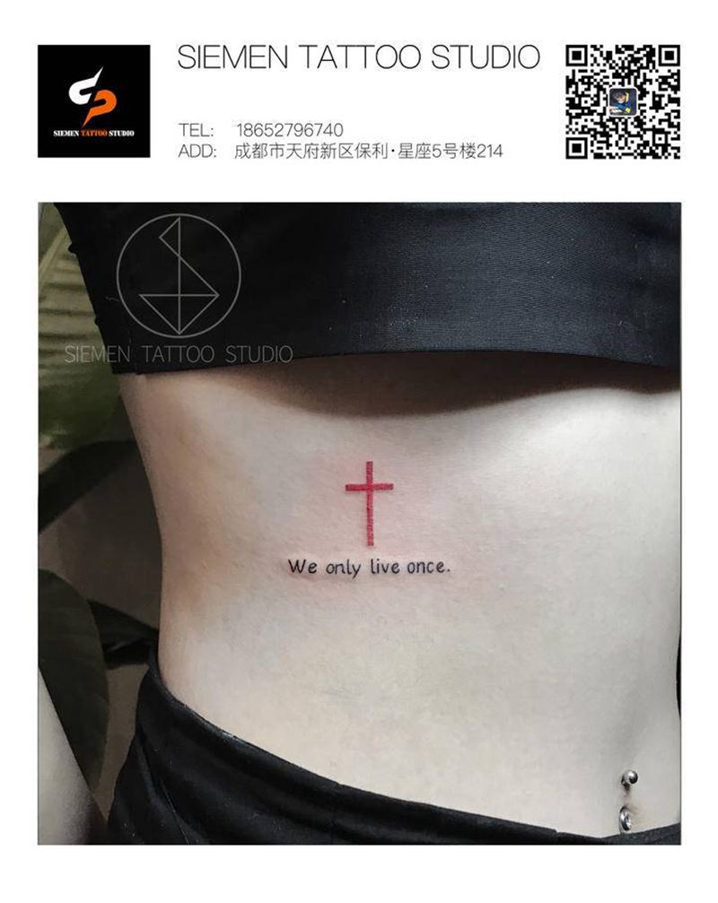 十字架纹身图片_腹部几何水彩十字架英文纹身图案