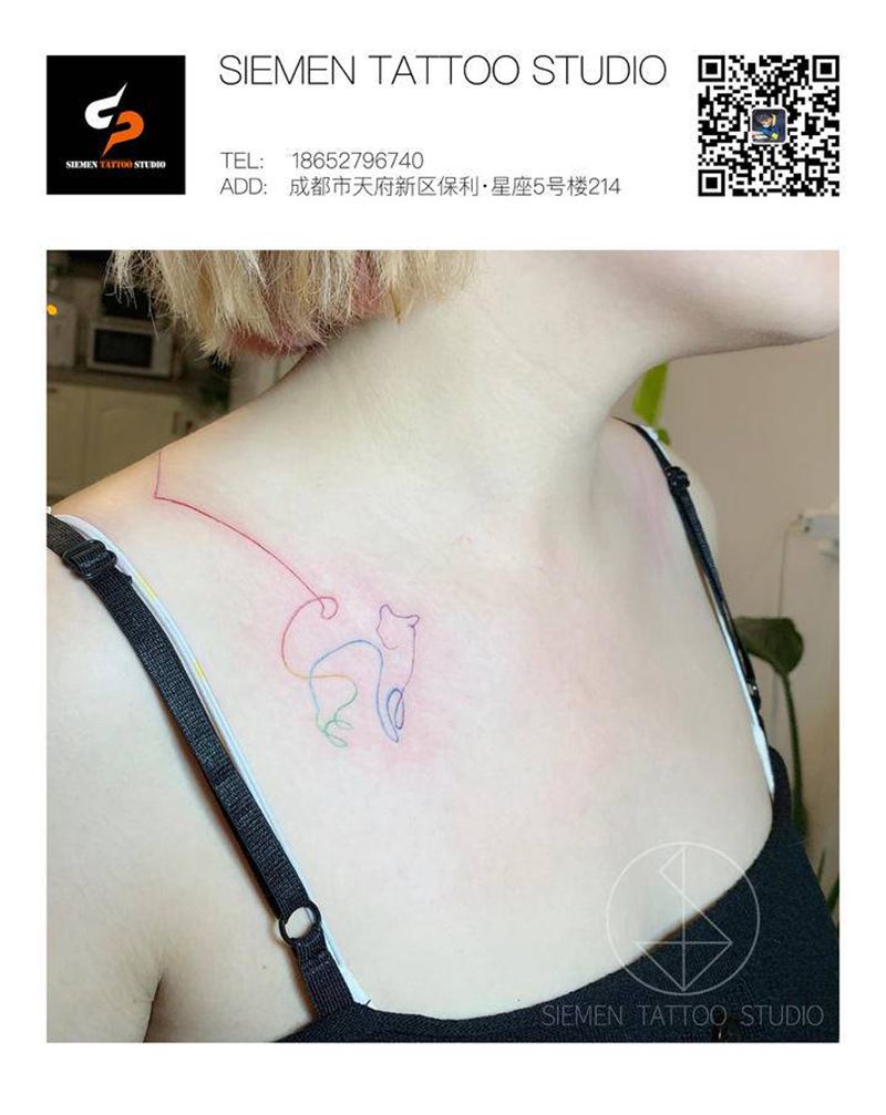 猫纹身图片_肩部几何水彩简笔画彩色猫纹身图案
