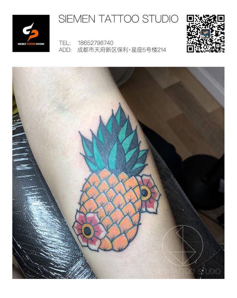 菠萝纹身图片_手臂Old School水彩菠萝纹身图案