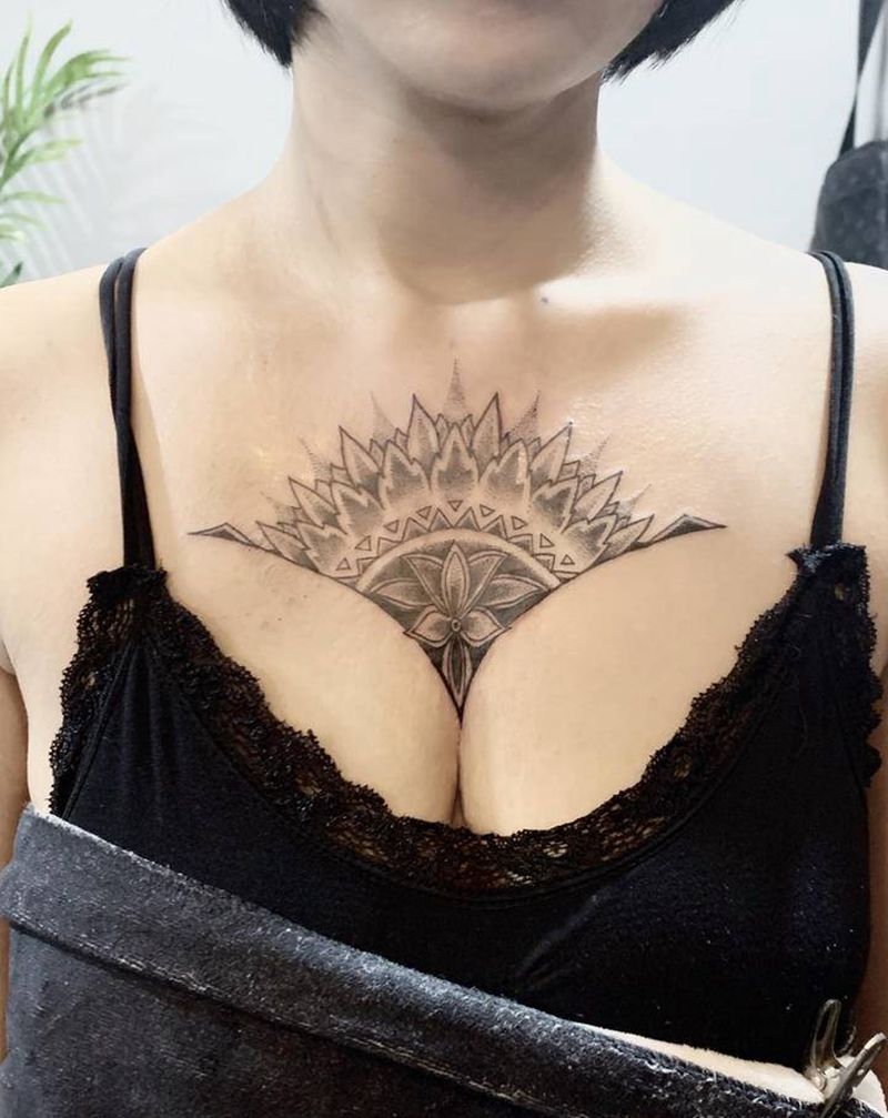 T-one纹身图片_胸部几何点刺纹身图案