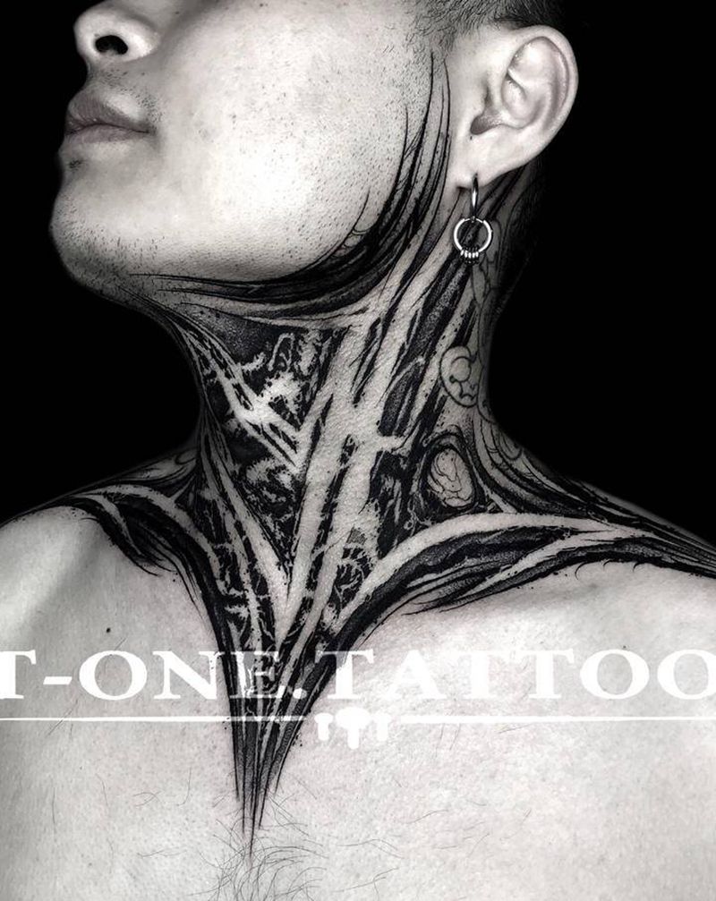 T-one纹身图片_颈部花体字纹身图案