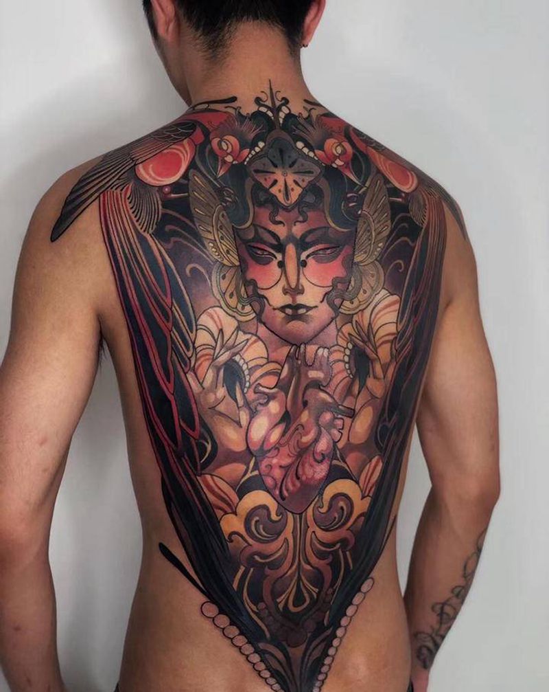 蝴蝶耳朵的女人纹身图片_背部New School满背纹身图案