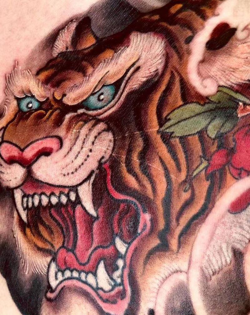 心有猛虎，细嗅蔷薇纹身图片_手臂胸部新传统老虎玫瑰骷髅纹身图案