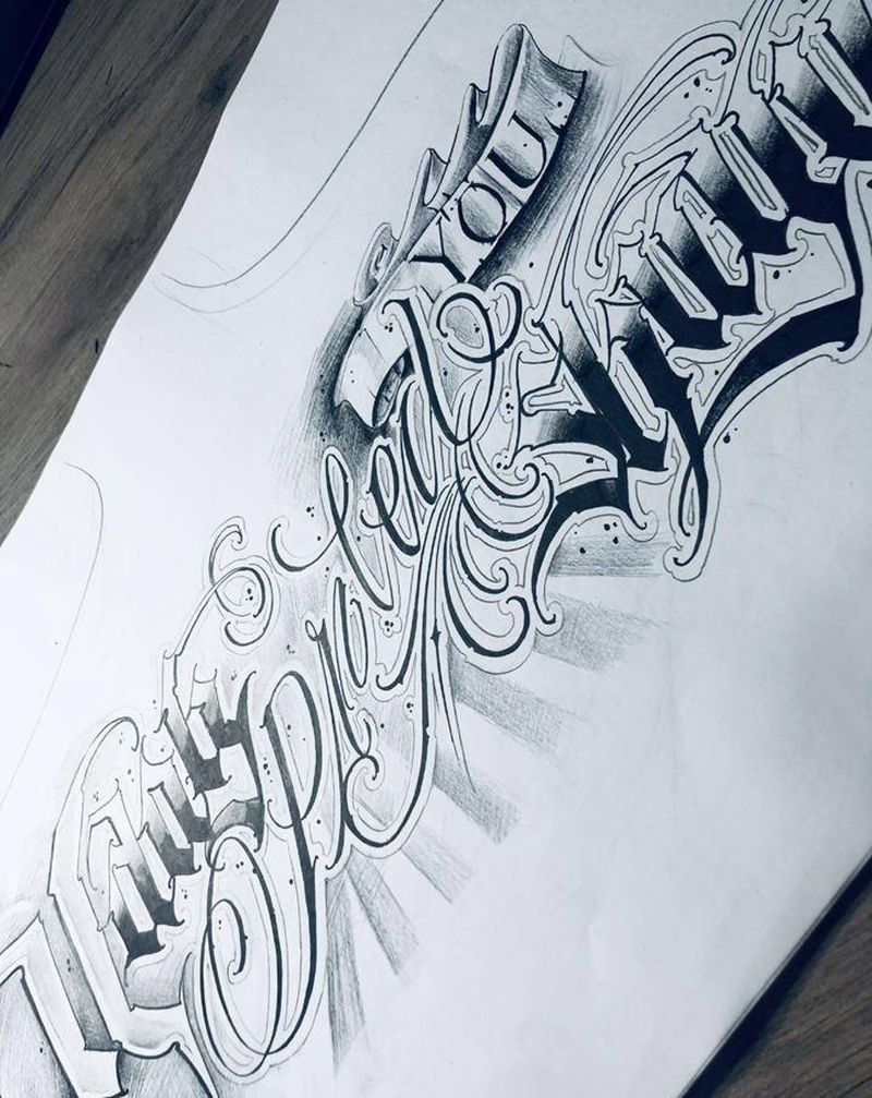 花胸纹身图片_胸部花体字纹身图案