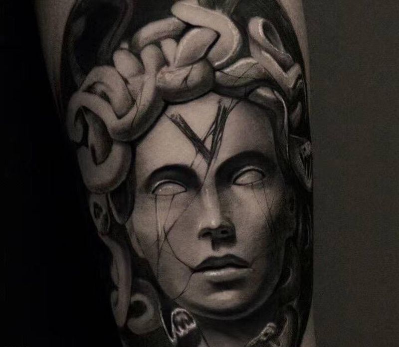 美杜莎纹身图片_手臂欧美写实美杜莎纹身图案