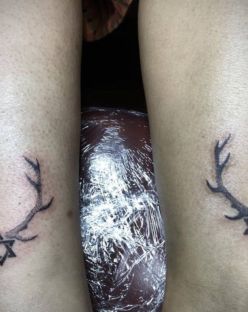 情侣纹身，鹿纹身图片_脚部腿部点刺几何鹿情侣纹身图案