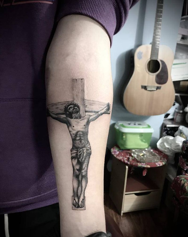 耶稣纹身图片_手臂手部新传统欧美写实耶稣十字架纹身图案