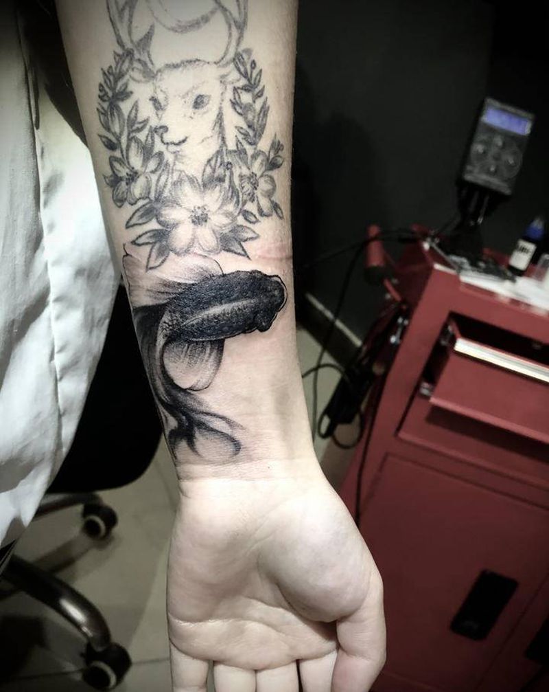 遮盖纹身图片_手臂手部新传统水墨遮盖水墨鱼纹身图案