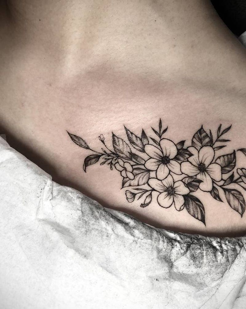 素花纹身图片_肩部胸部新传统点刺花纹身图案