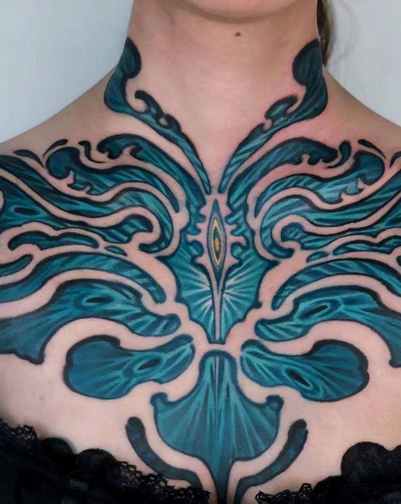 花胸纹身图片_胸部New School蝴蝶纹身图案