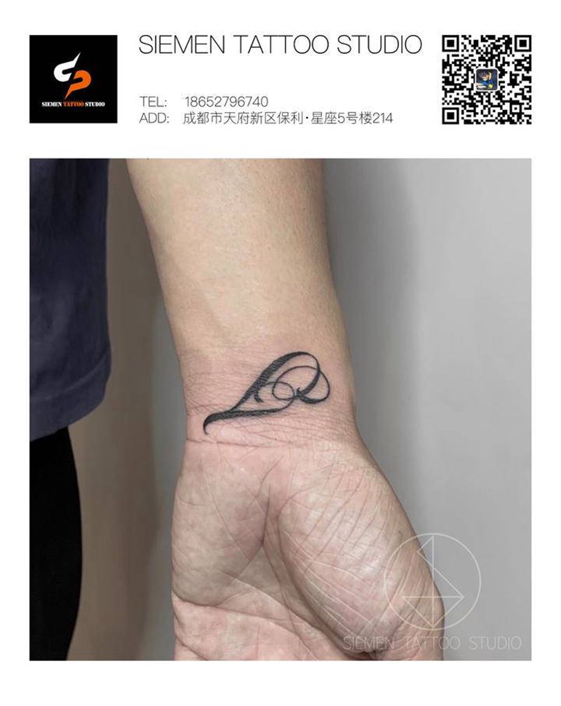 J纹身图片_手臂花体字J纹身图案