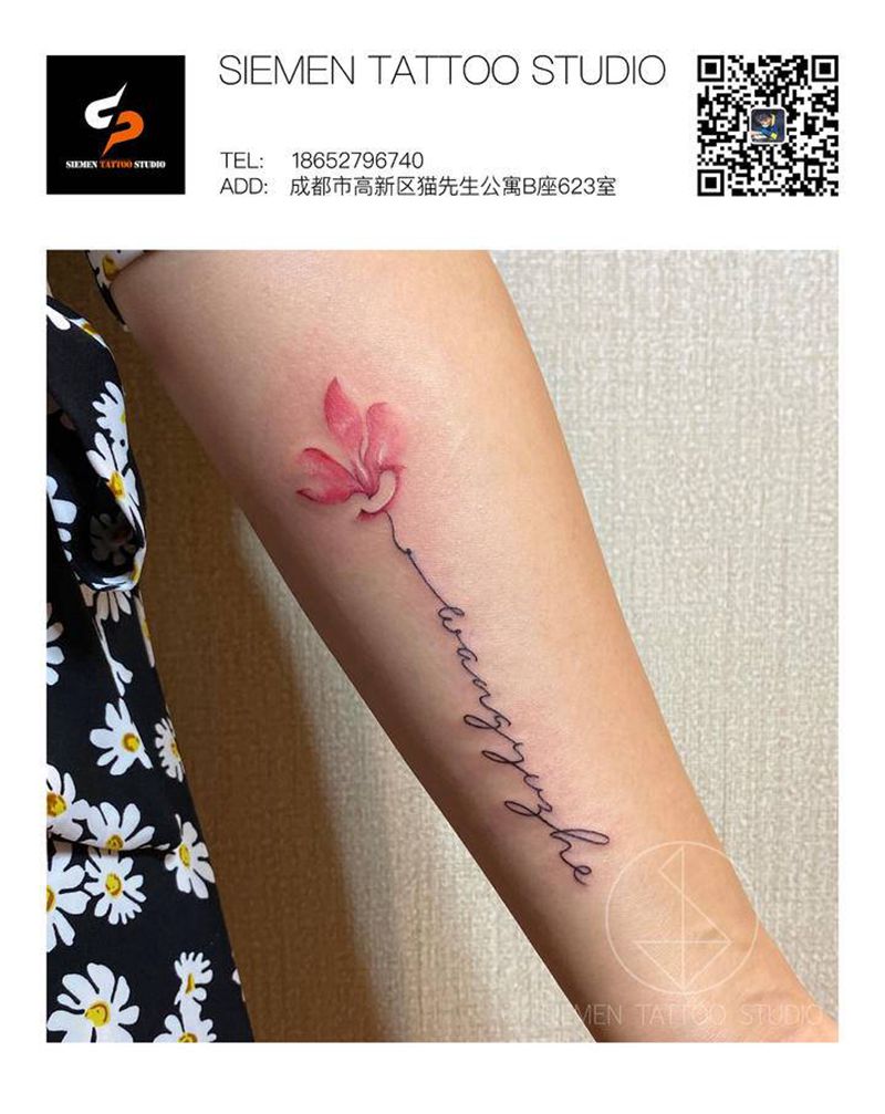 花+名字纹身图片_手臂花体字水彩花孩子名字纹身图案