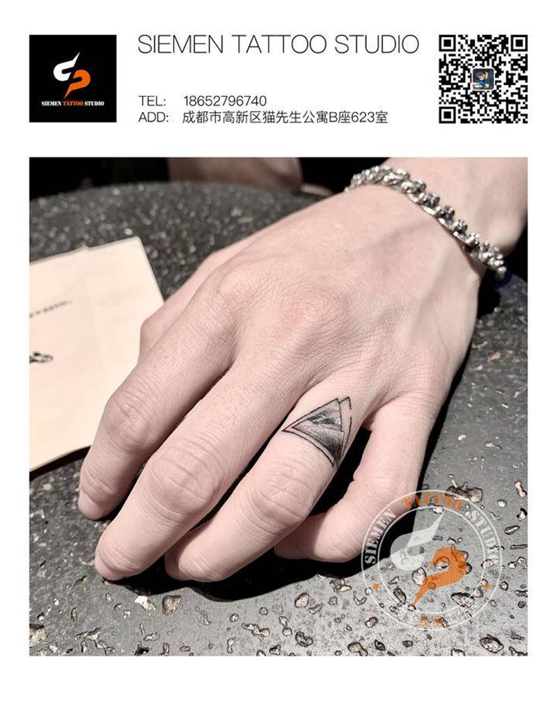 三角纹身图片_几何点刺三角纹身图案
